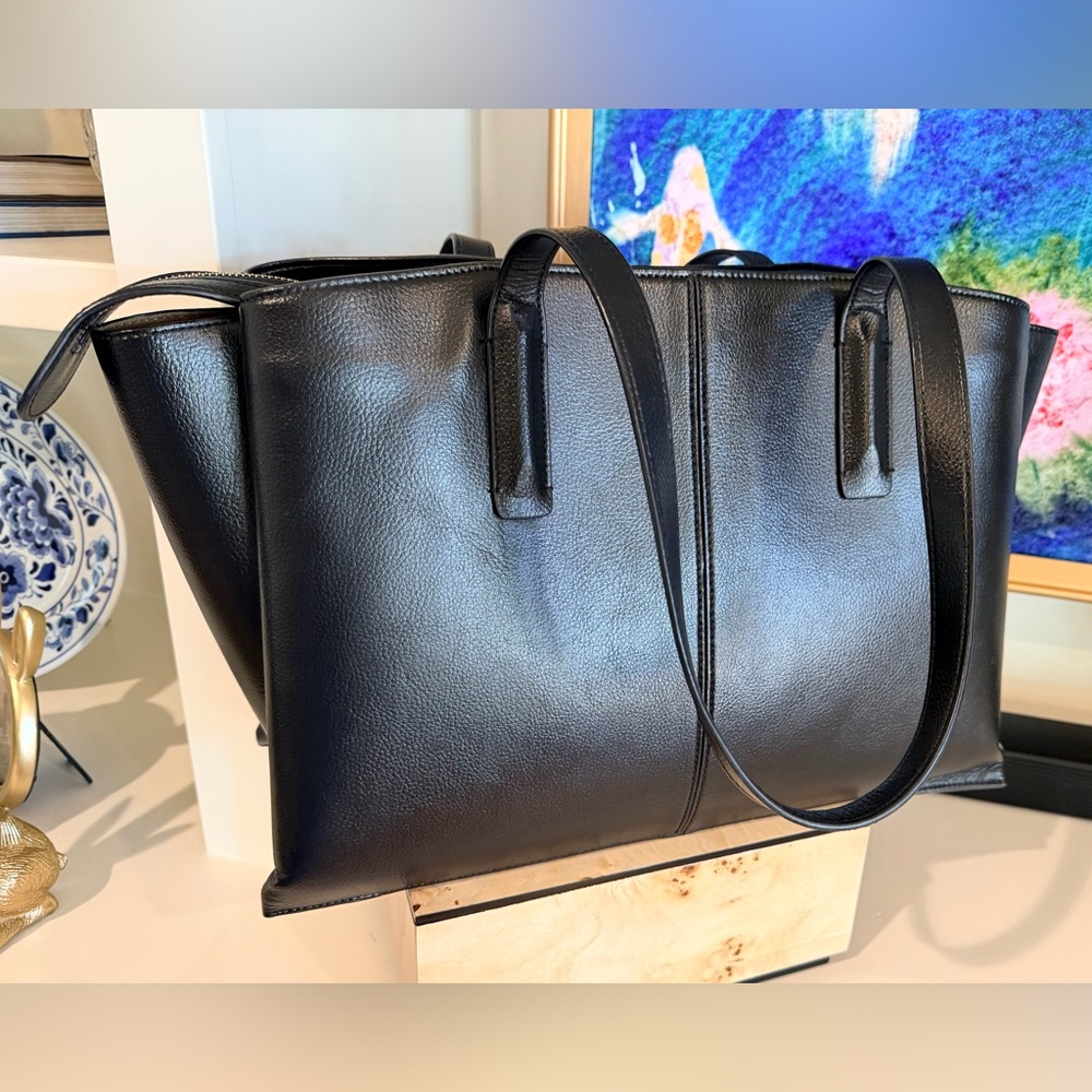 Freja New York Paloma Black Vegan Leather Tote Bag - Picture 14 of 16